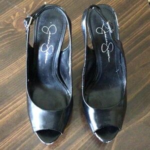 Preowned Black/White Jessica Simpson Peep toe 5’ high Size 7B